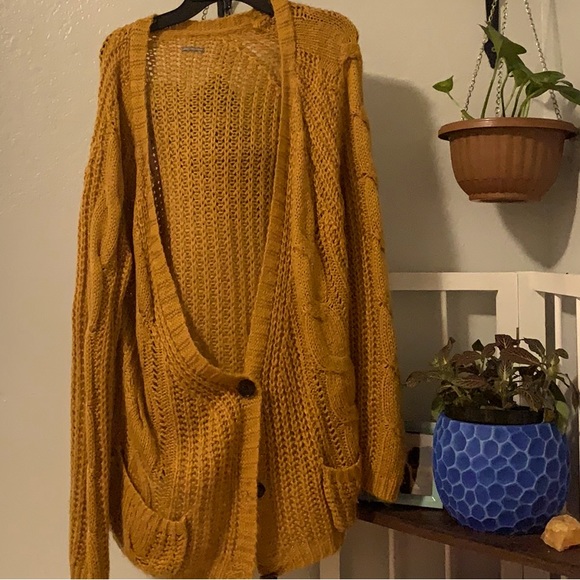 Gold colored long knitted cardigan - Picture 1 of 5